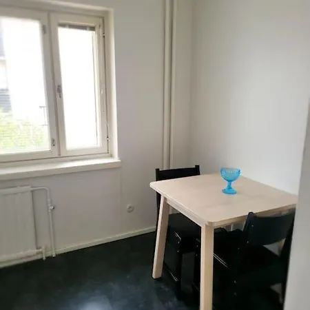 20 - In Centre, Free Parking! *