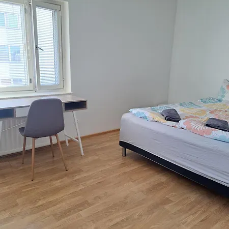 20 - In Centre, Free Parking!