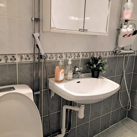 20 - In Centre, Free Parking!