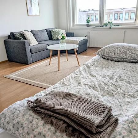 20 - In Centre, Free Parking!