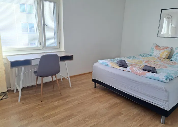 20 - In Centre, Free Parking!