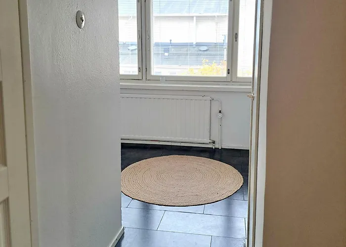 20 - In Centre, Free Parking! *